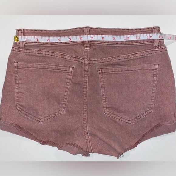 Refuge Shorts - Picture 6 of 9